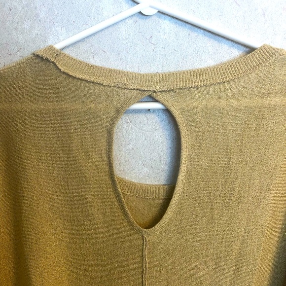 Unique sequined parrot sweater! 🦜 - Picture 4 of 7